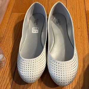 Size 13 rhinestone white flats